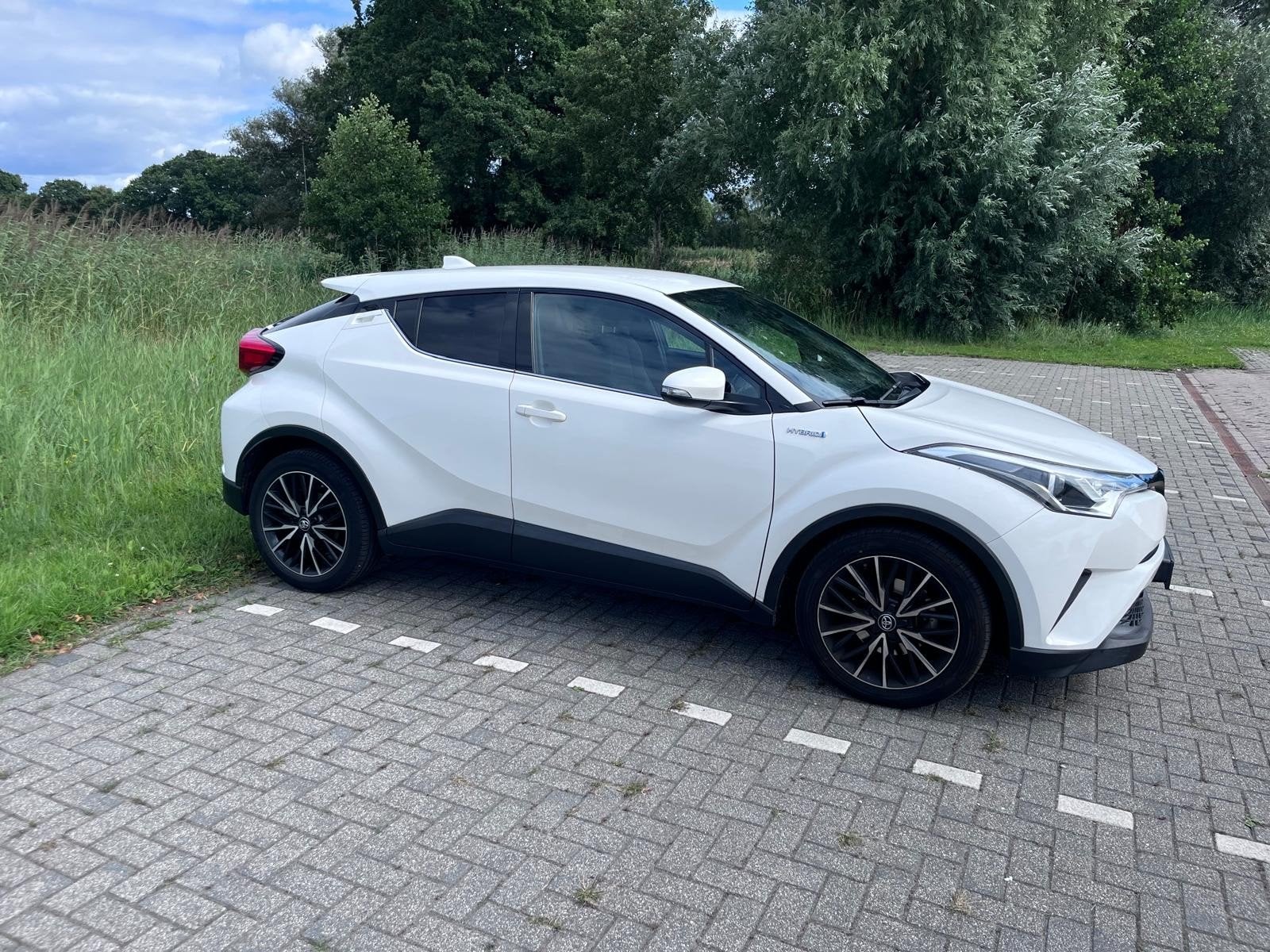 Toyota C-HR 1.8 Hybrid 122pk CVT 2018 Wit, 725 kg, 4 cilinders, Wit, 75 €/maand