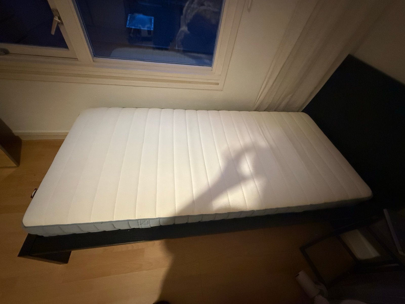 IKEA VALEVÅG Eenpersoonsbed met Lattenbodem en Matras, Ophalen, Verstelbaar, 90 cm, Eenpersoons