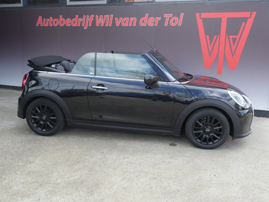 MINI Cabrio 1.5 COOPER | AUTOMAAT | LED | HALF-LEER | FACELI, Auto's, Mini, 136 pk, Gebruikt, Zwart, Cabriolet
