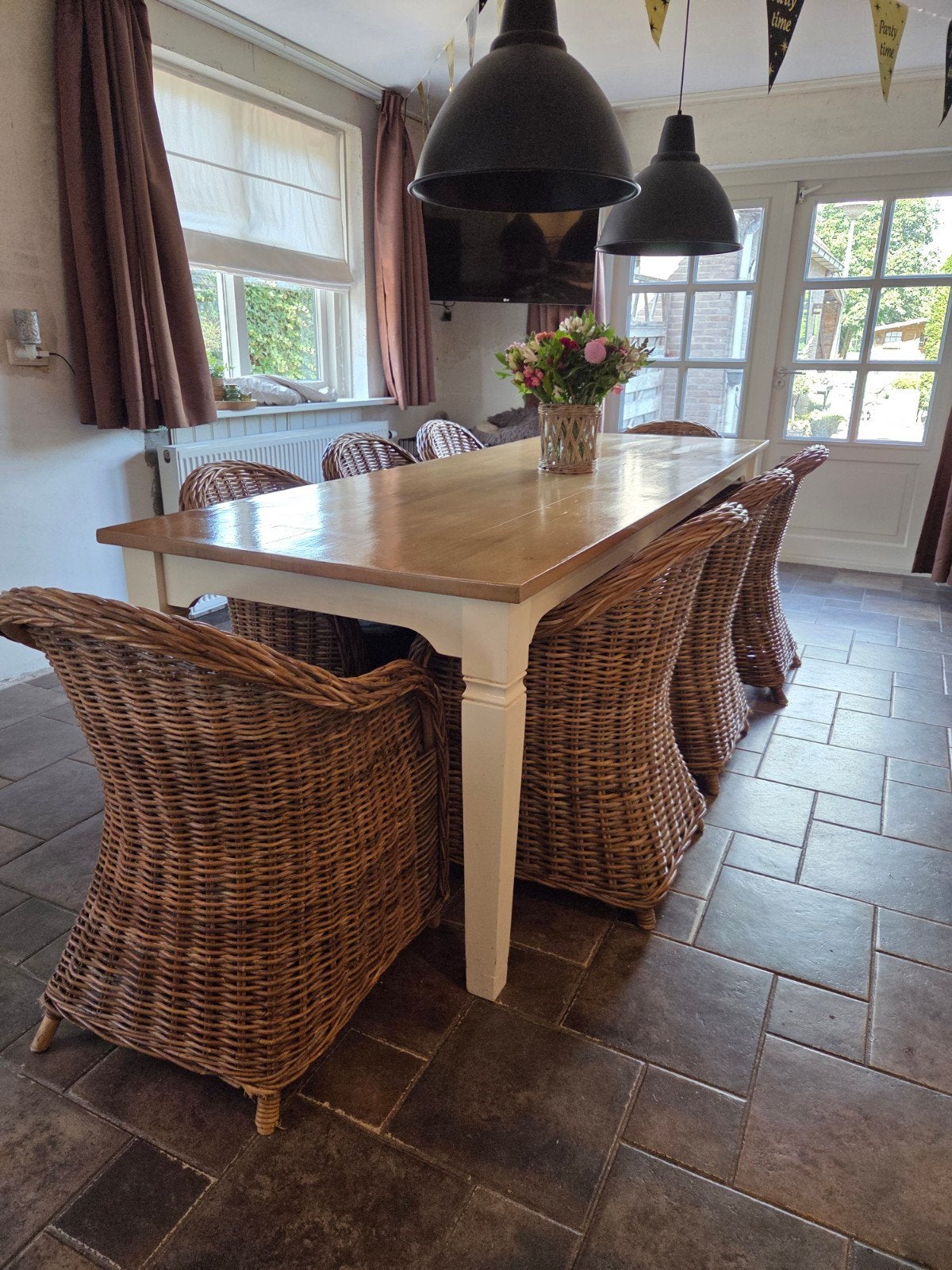 Landelijke eettafel met 8 rieten stoelen, Huis en Inrichting, 200 cm of meer, Vijf personen of meer, Landelijke stijl, Rechthoekig