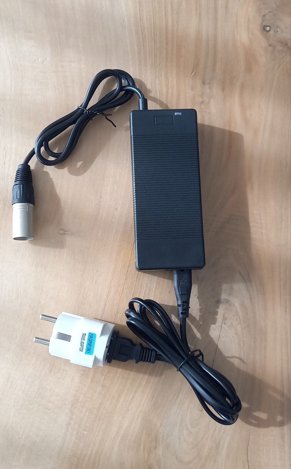 Oplader 42V 2A 4-pins XLR voor E-bikes, Ophalen of Verzenden, Nieuw