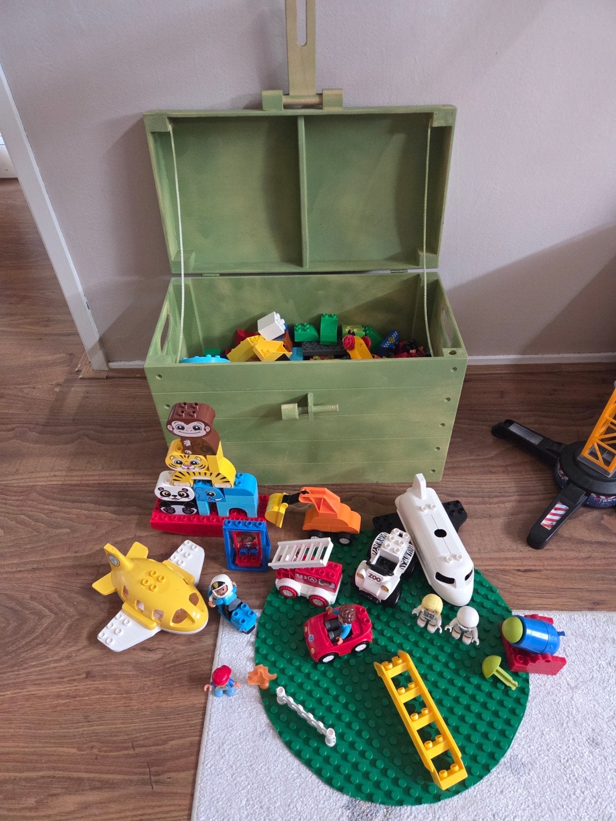 Grote partij LEGO Duplo met kist en grondplaat, Ophalen, Gebruikt, Inclusief minifiguren, Duplo