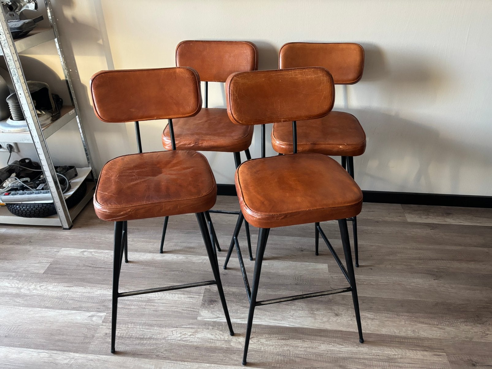 Vintage look barkrukken Set van 4 – Bruin leer & Zwart staal, Ophalen, 5 krukken of meer, 60 tot 90 cm, Leer