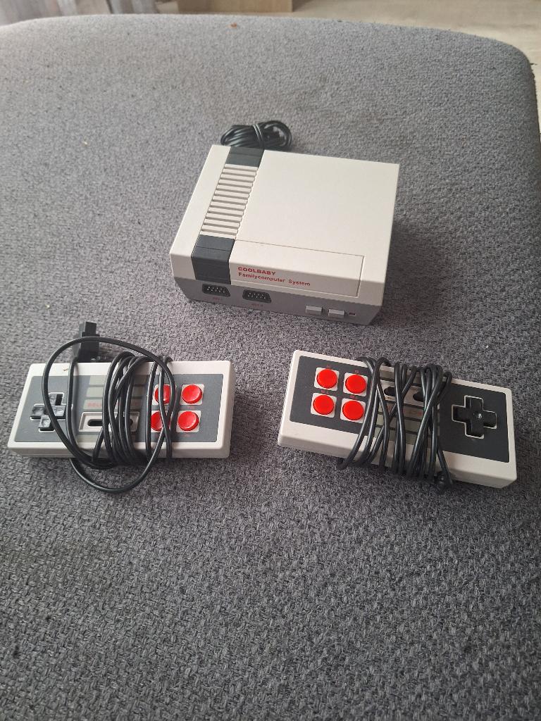 Mini Nintendo!!!!, Ophalen of Verzenden, Zo goed als nieuw, Met 2 controllers, Met games