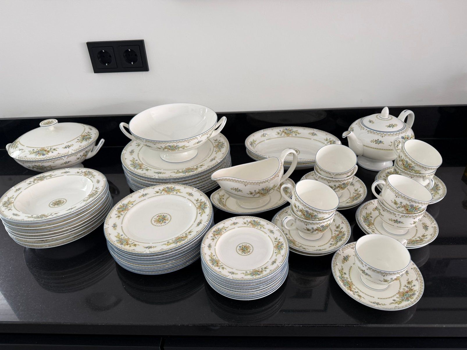 Wedgwood Petersham Servies - Bone China, Antiek en Kunst, Antiek | Servies compleet, Ophalen