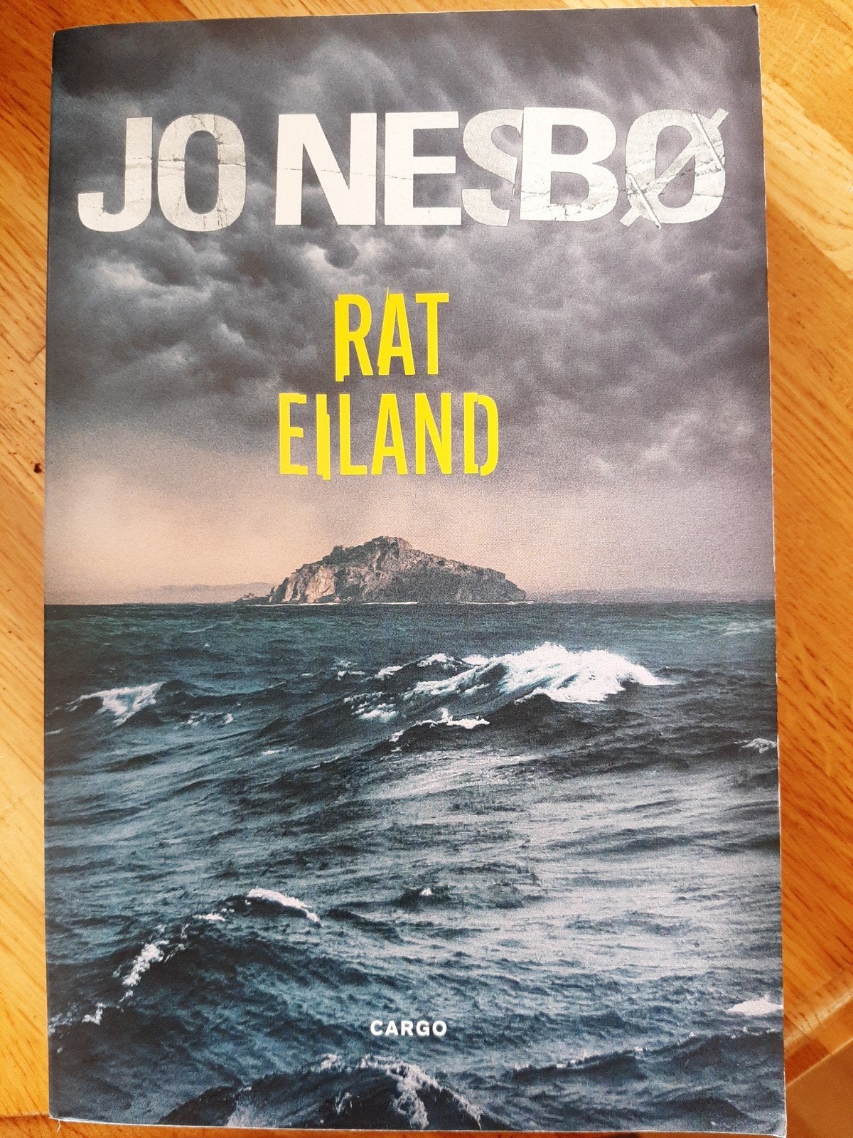 Jo Nesbo Rat eiland, Ophalen of Verzenden, Zo goed als nieuw, Scandinavië