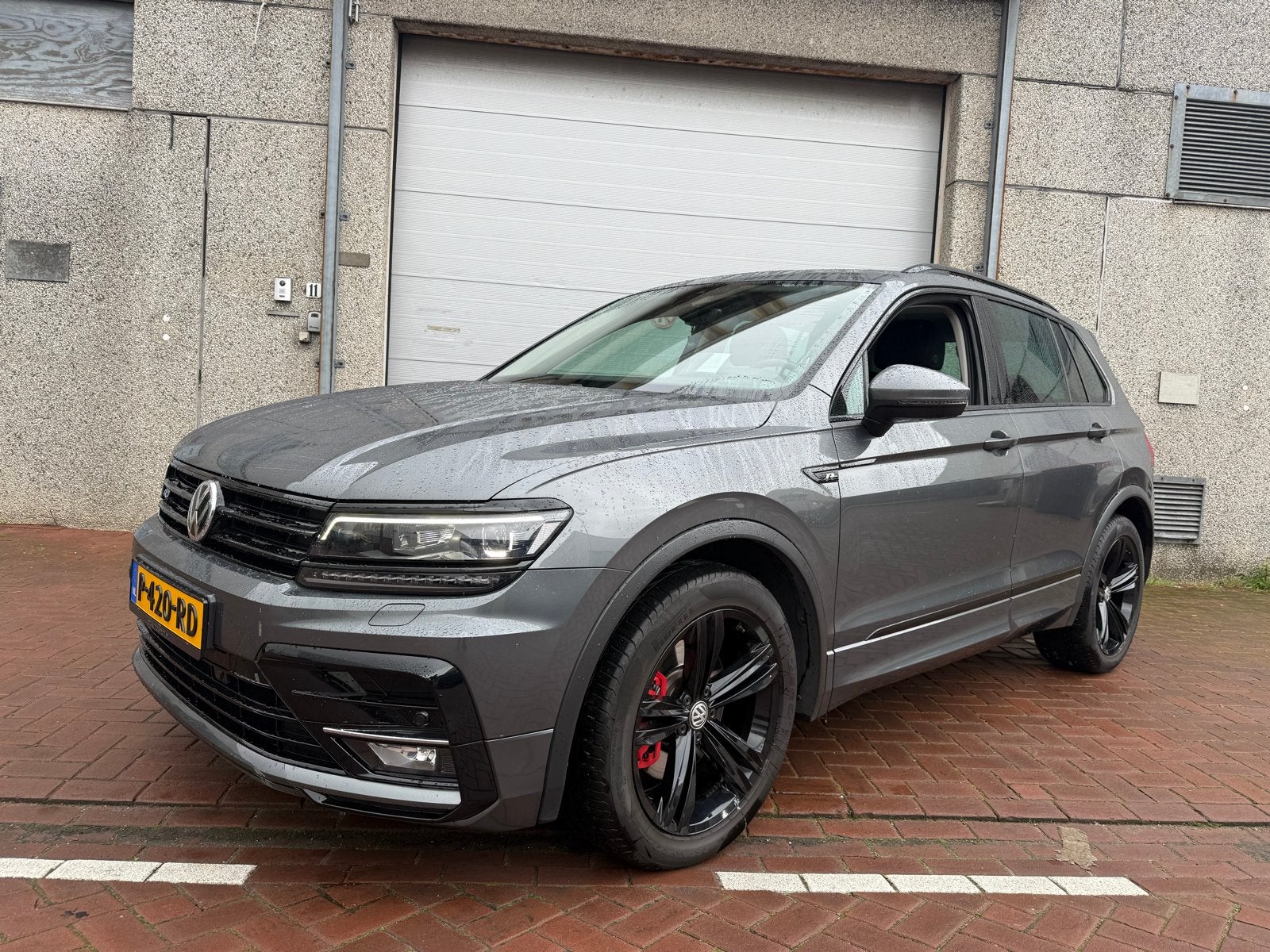 Volkswagen Tiguan 2.0 TSI 2e eigenaar, Automaat, Zwart, 4 cilinders, 1984 cc