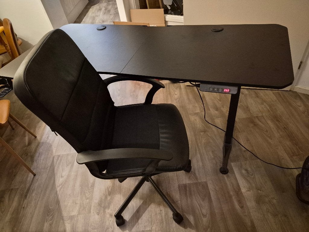 Foto 6 van Electrisch verstelbaar bureau met bureaustoel