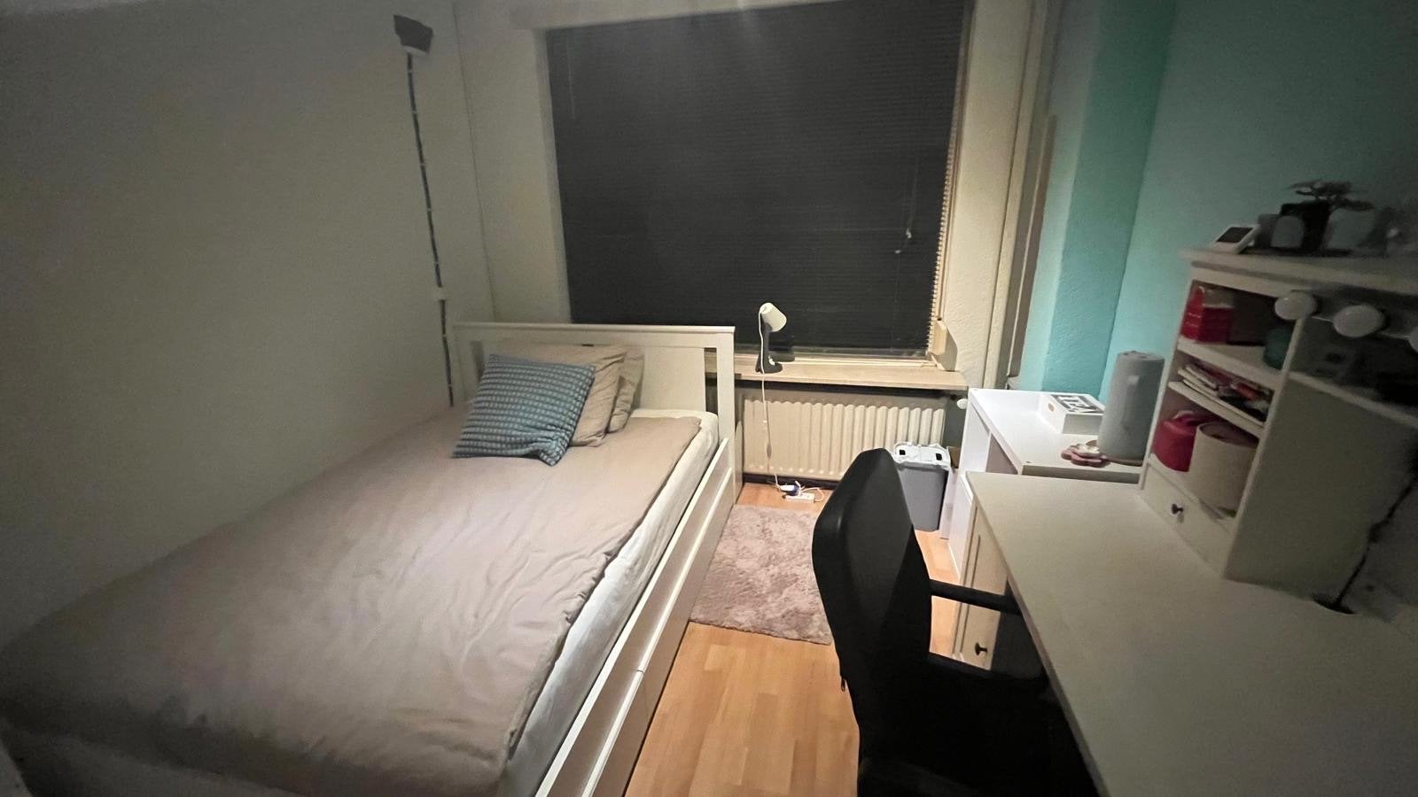 Complete studentenkamer inrichting: Bed, bureau(stoel), Ophalen, Gebruikt, Wit, Tweepersoons