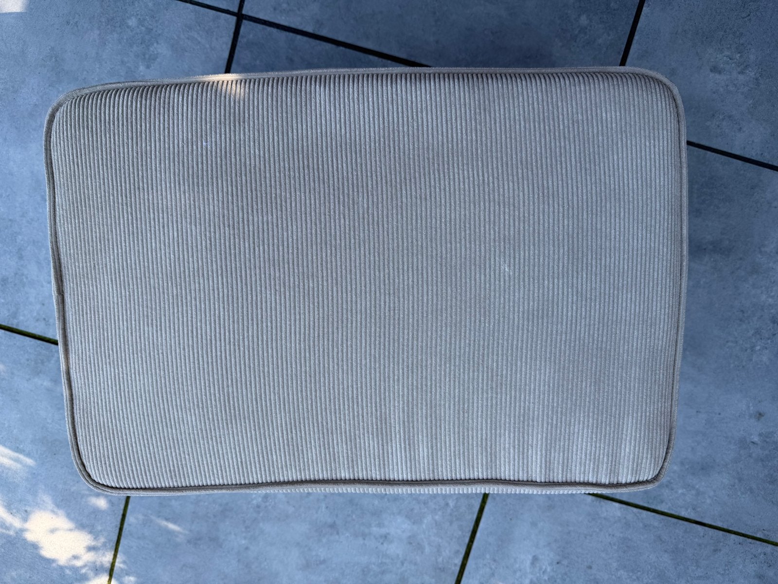 Comfortabele poef met ribstof bekleding (IKEA STRANDMOM), Ophalen, Gebruikt, Minder dan 50 cm, Stof