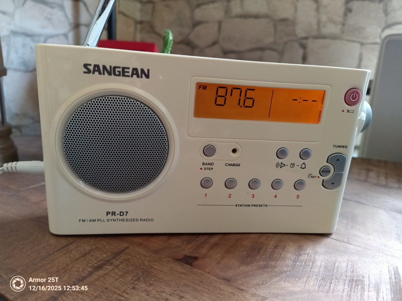 Sangean PR-D7 FM/AM PLL Synthesized Radio - Draagbaar, Ophalen of Verzenden, Zo goed als nieuw, Radio