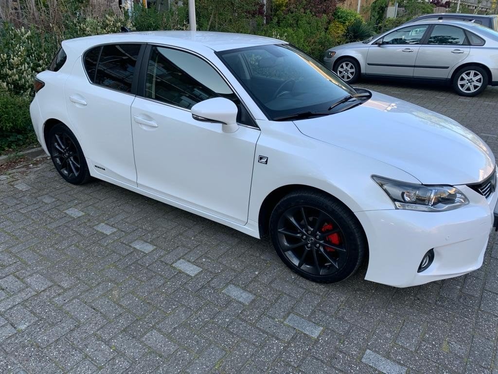 Lexus CT-H 200H 1.8 Hybrid 2011 Wit, Stof, Zwart, 4 cilinders, Wit