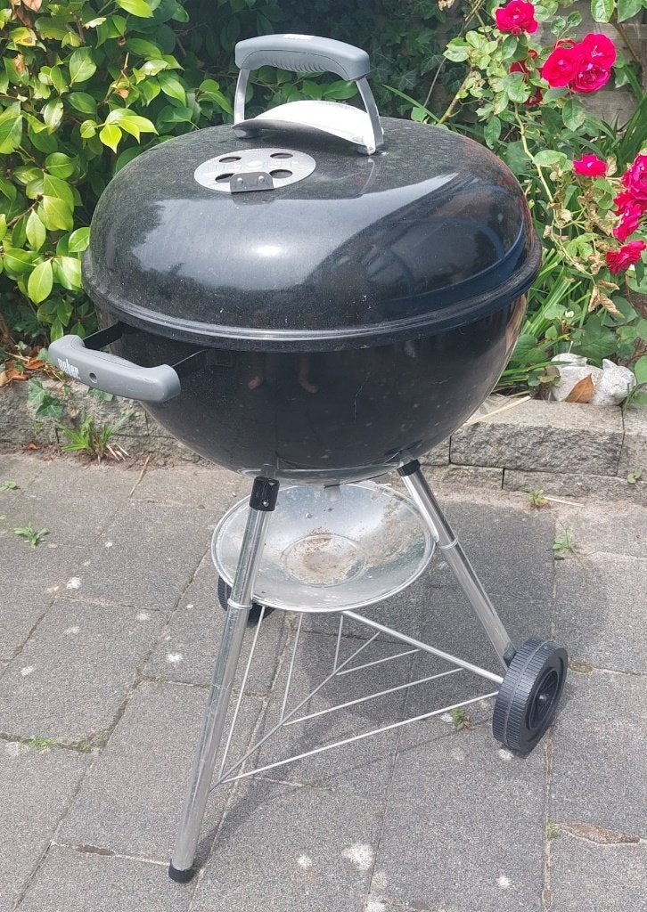 Te Koop Weber BBQ met diverse bijbehoren, Tuin en Terras, Houtskoolbarbecues, Ophalen, Gebruikt, Weber, Met accessoires