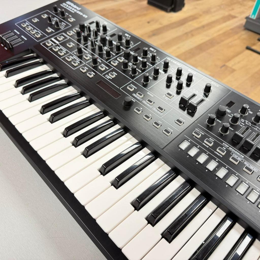 Roland System 8 Plug Out Synthesizer Nette Staat, Roland, Zo goed als nieuw, Support@roland.com, 10910 Culver Blvd
Culver City, CA 90230
USA