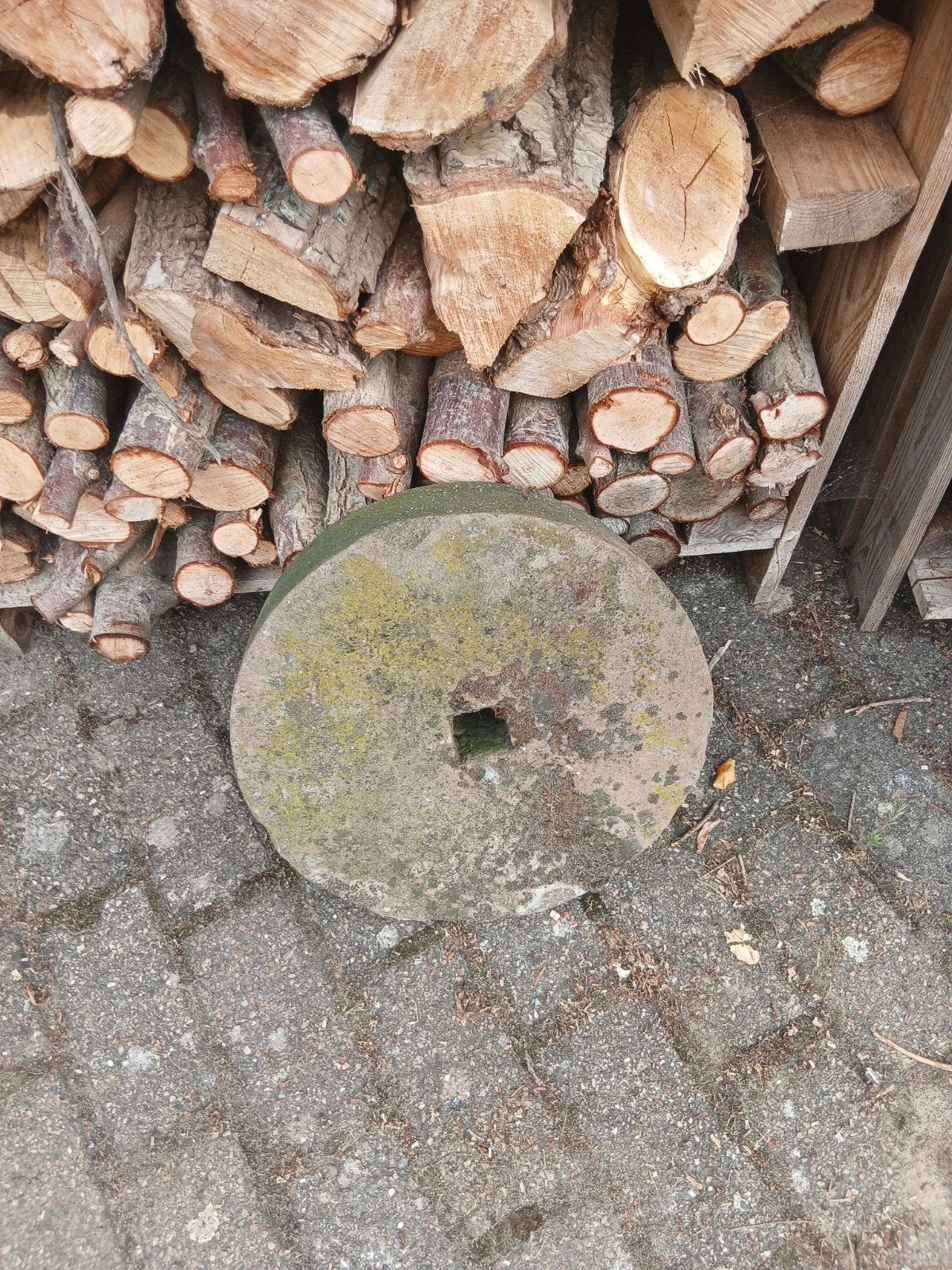 Molensteen, Tuin en Terras, Minder dan 3 m³, Ophalen