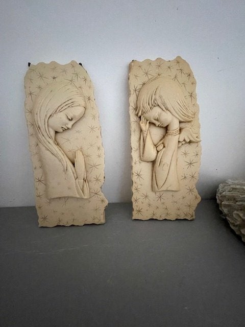 2 x vintage albast relief wanddecoratie. Katholiek / bidden, Huis en Inrichting, Woonaccessoires | Wanddecoraties, Zo goed als nieuw