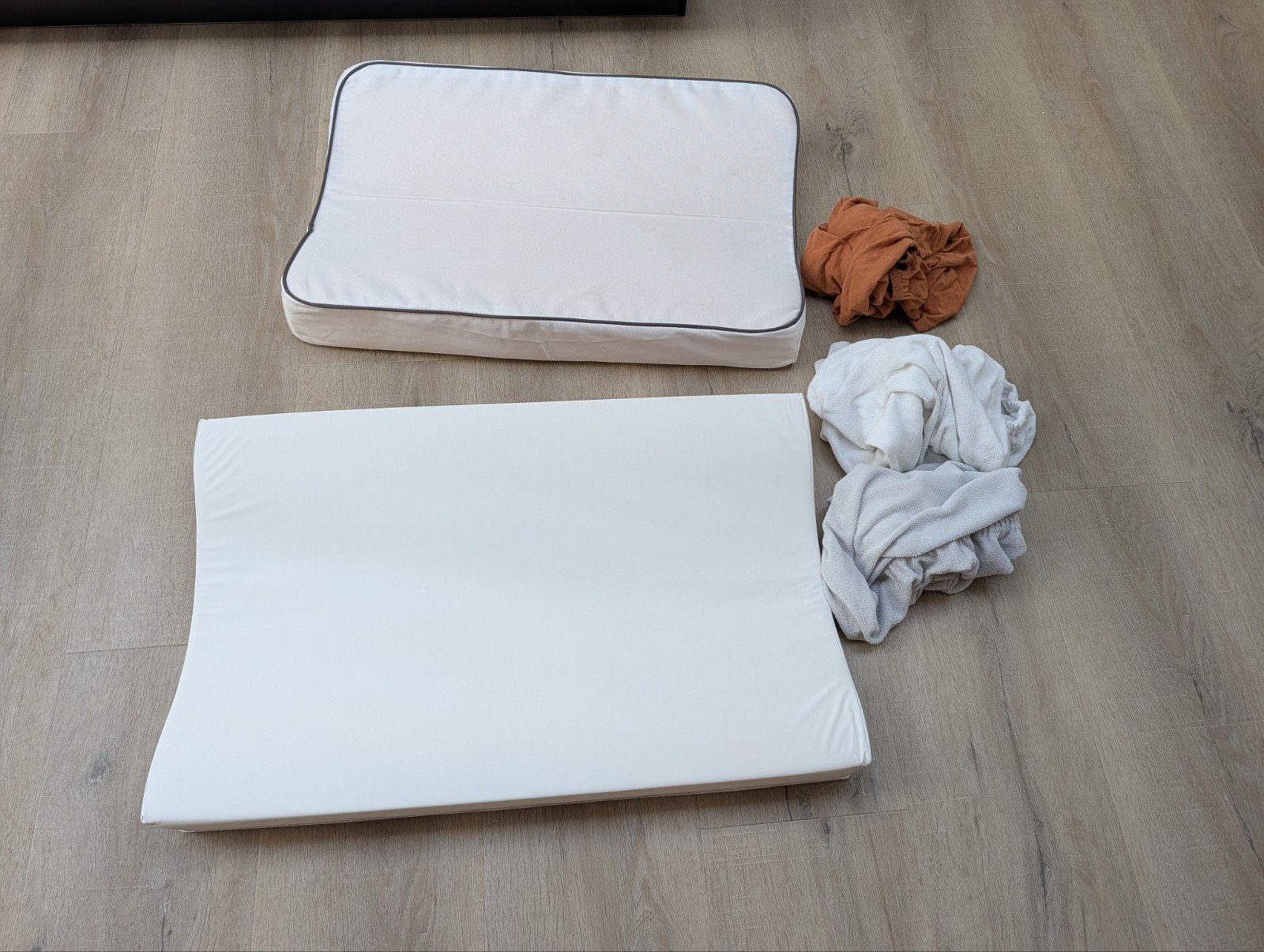2 Aankleedkussens met 3 hoezen - Zo goed als nieuw, Ophalen, Zo goed als nieuw