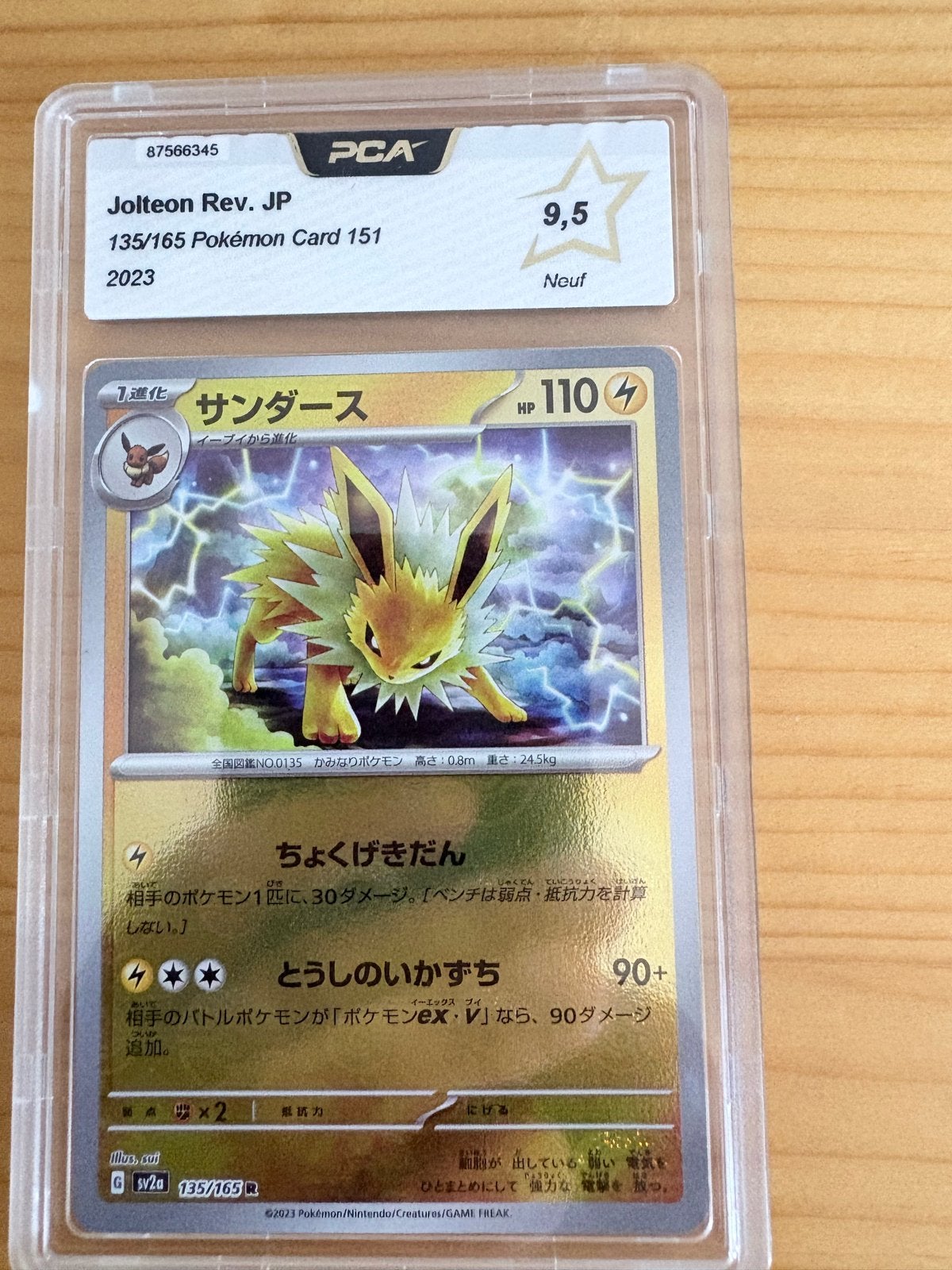 Jolteon Rev. JP 135/165 Pokémon Card 151 PCA 9.5, Ophalen of Verzenden, Zo goed als nieuw, Losse kaart, Foil