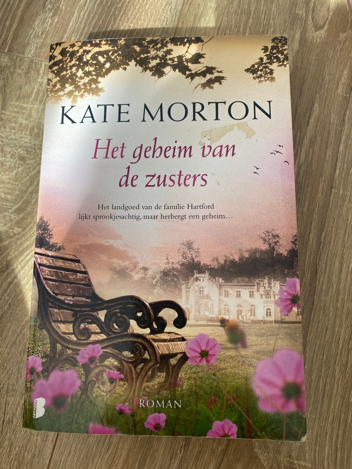 Het geheim van de zusters - Kate Morton (roman), Ophalen of Verzenden, Zo goed als nieuw, Europa overig