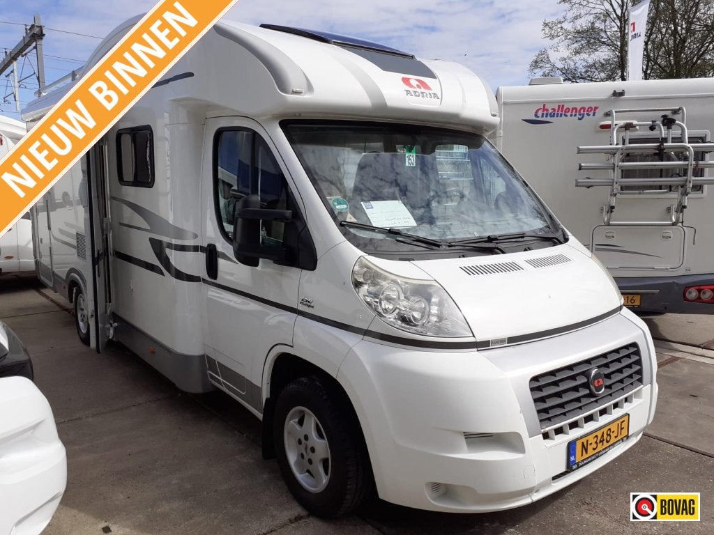 Adria Matrix 680 SL ENKELE BEDDEN+HEFBED, Caravans en Kamperen, Campers, Ringverwarming, Fiat, 7 tot 8 meter, Bedrijf