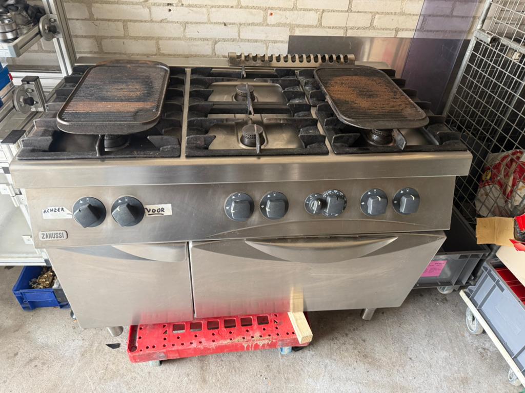 Te Koop – Professioneel Horeca Gasfornuis, Gebruikt, 60 cm of meer, Ophalen of Verzenden, Gas