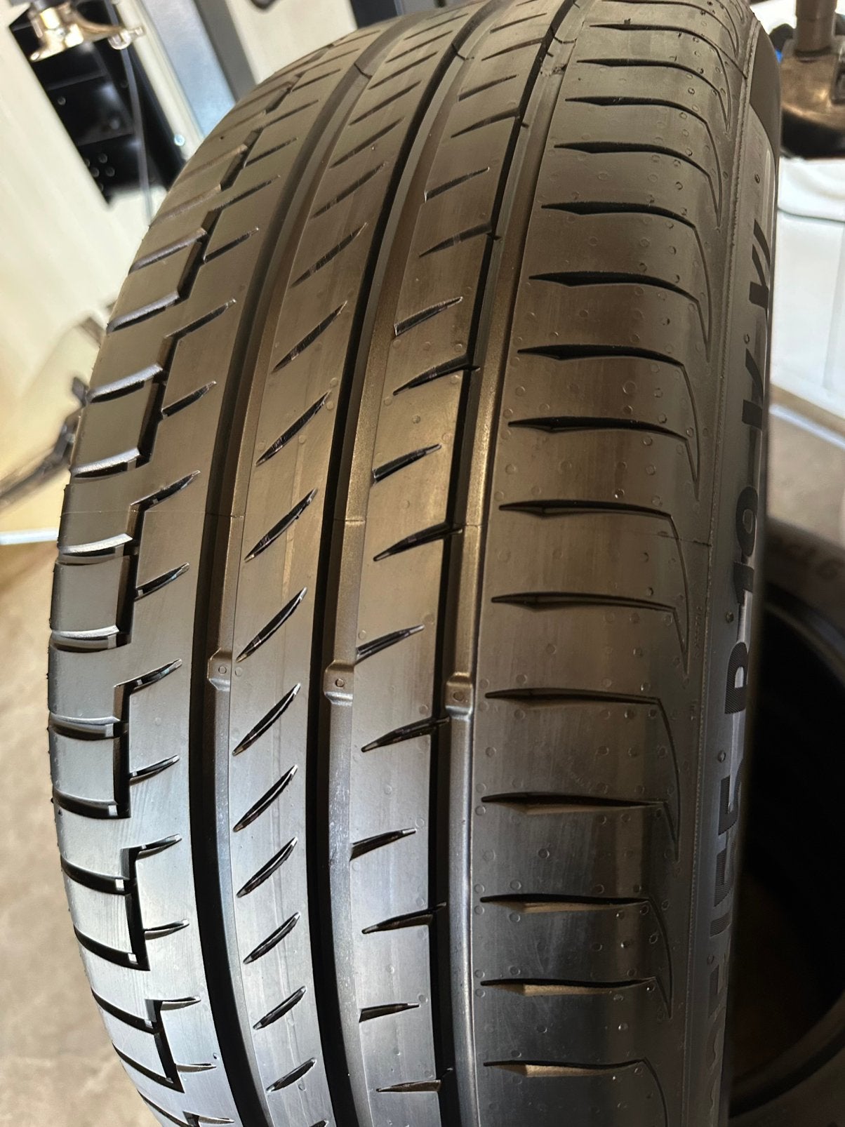 4 Stuks Continental 225 55 19 Zomerbanden Inclusief Montage, 19 inch, 225/55 R19, Ophalen of Verzenden, Personenwagen