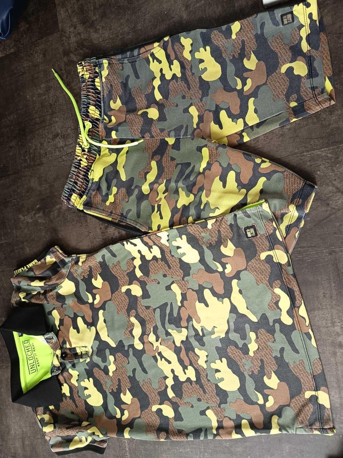 Camo setje shirt (140/146) en broek (128/134), Gebruikt, Ophalen of Verzenden, Setje, Unlocked