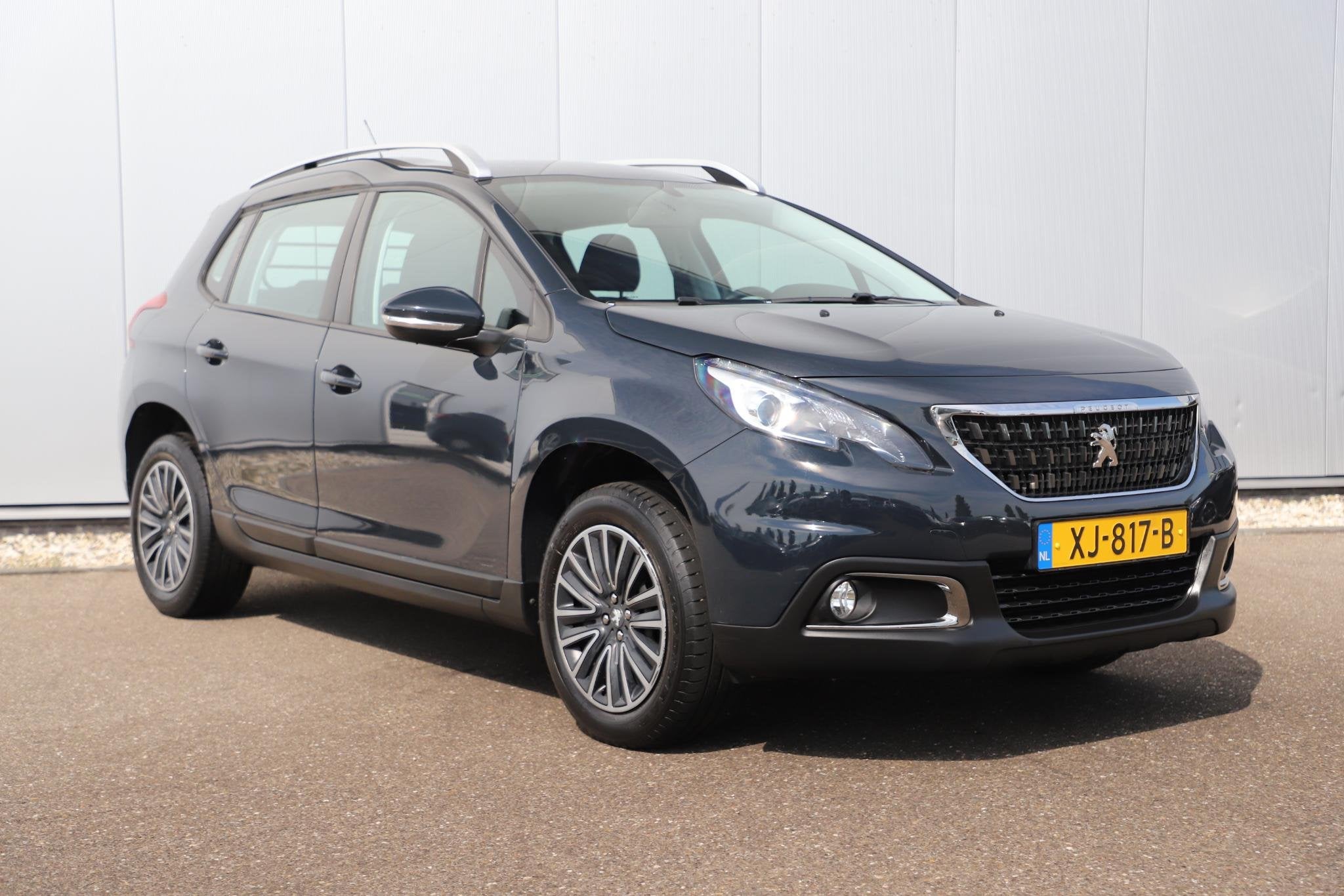 Peugeot 2008 1.2 PureTech Active Trekhaak Radio Bluetooth Ai, Voorwielaandrijving, Stof, Gebruikt, Euro 6
