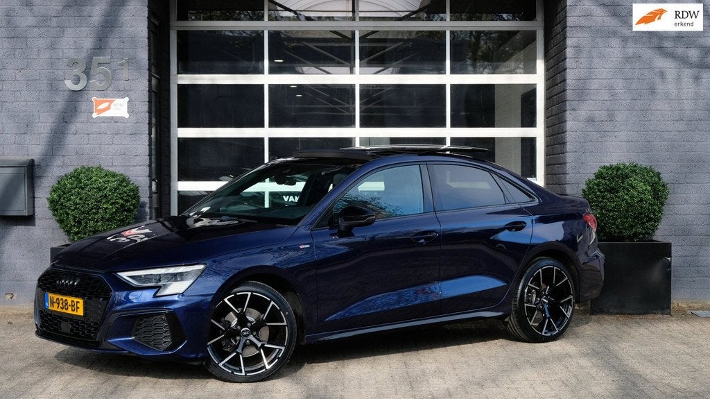 Audi A3 Limousine 35 TDI S edition ACC|CARPLAY|B&O|PANO|MASS, Auto's, Audi, Gebruikt, 4 cilinders, 150 pk, Blauw