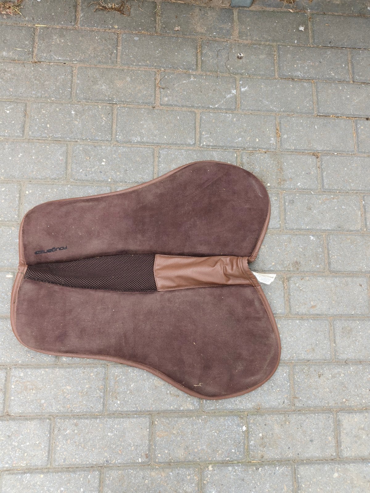 Decathlon zadel onderlegger (fourganza), Ophalen