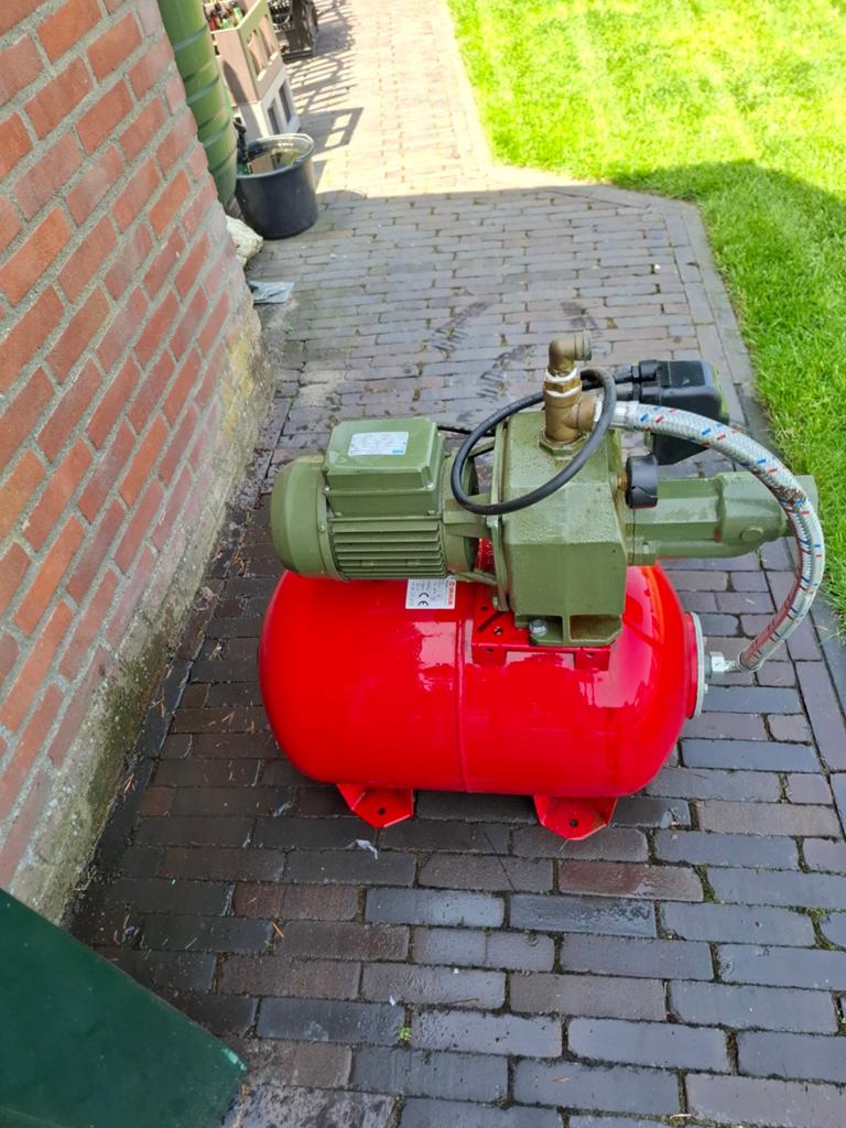 Pomp met expansievat, Tuin en Terras, Planten | Bomen, Ophalen, Halfschaduw, Overige soorten, Lente