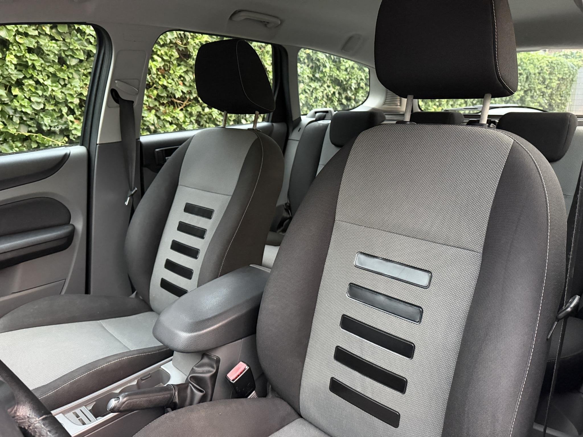Foto 10 van Ford Focus Wagon 1.6 Comfort | Airco | Cruise Control | LMV