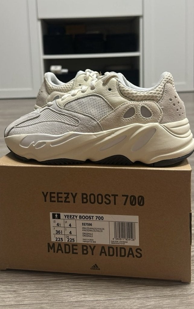 Originele nieuwe Yeezy's Te Koop!, Ophalen, Nieuw, Overige kleuren, Sneakers of Gympen