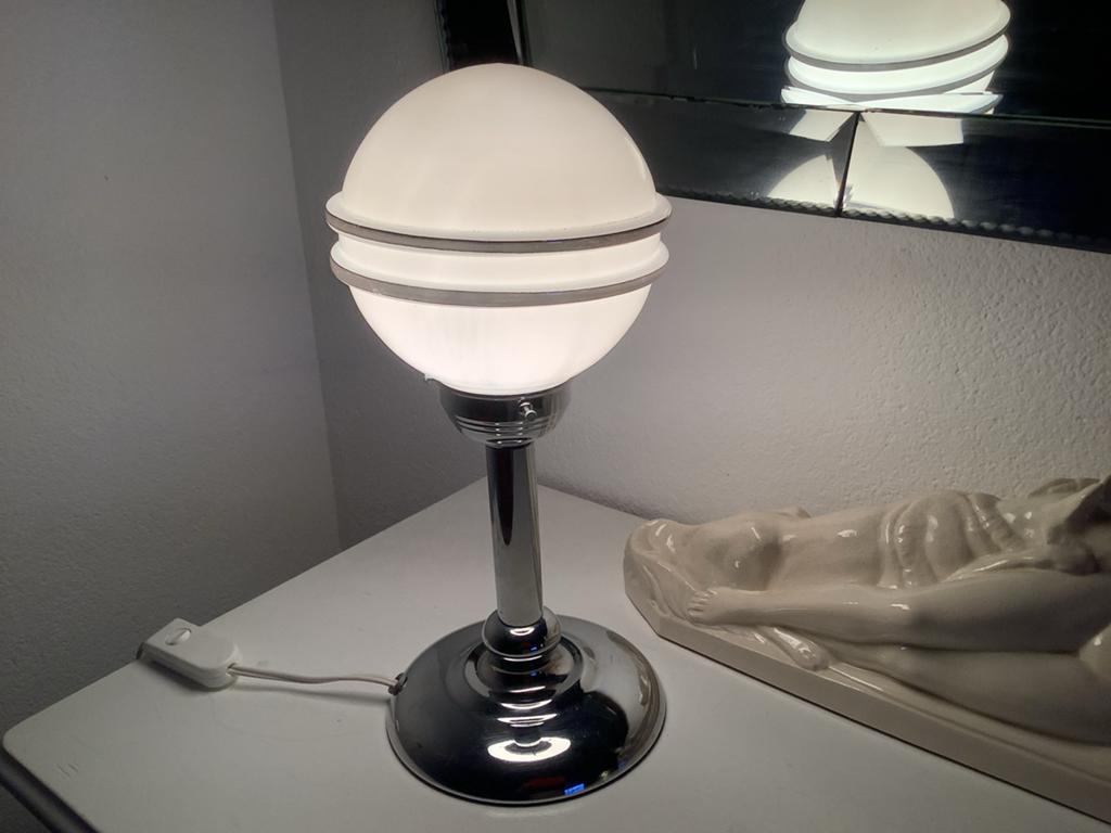 Art Deco Tafellamp met Opale Glazen Bol, Antiek en Kunst, Ophalen of Verzenden