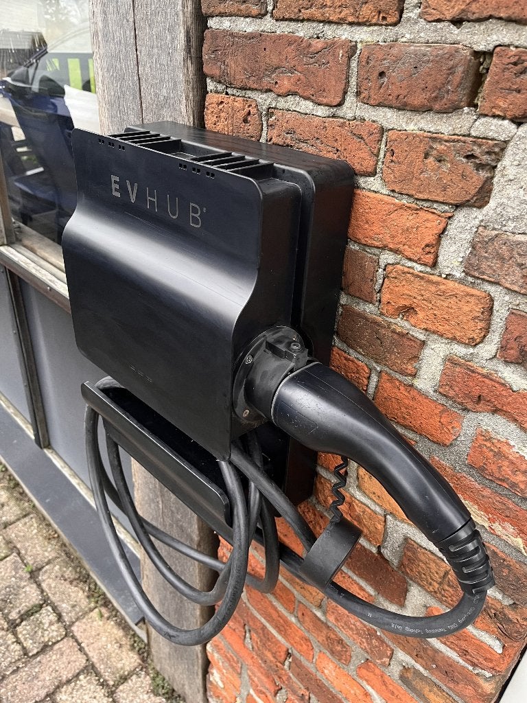 EVhub Laadpaal Zwart 22kW (3-fase / 32A) + Laadkabel 4.5m, Ophalen of Verzenden, Zo goed als nieuw, Laadpaal