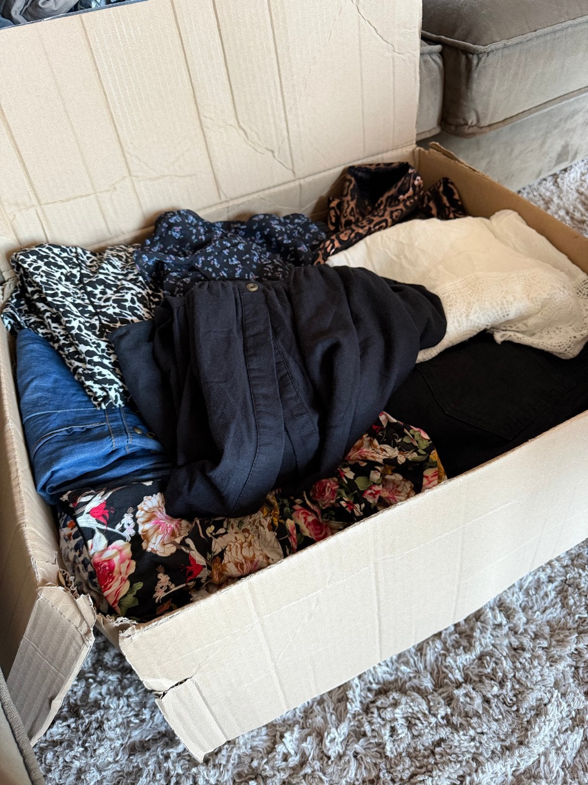 Kledingbox – 40 stuks – Jurken, Rokjes, Broeken, T-shirts, Ophalen of Verzenden, Gedragen, Maat 38/40 (M)