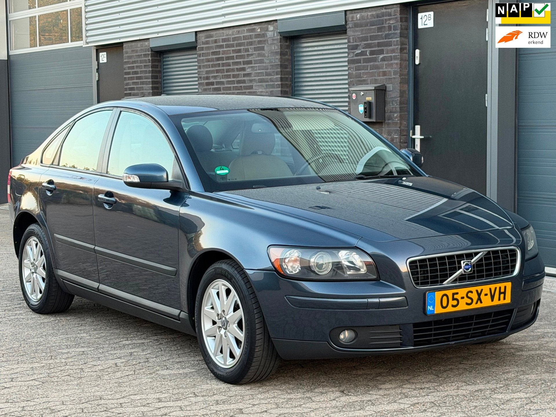 Volvo S40 1.8 Edition I AIRCO/CRUISE/BOEKJES/NIEUW APK, Auto's, Volvo, Voorwielaandrijving, Gebruikt, Beige, 4 cilinders