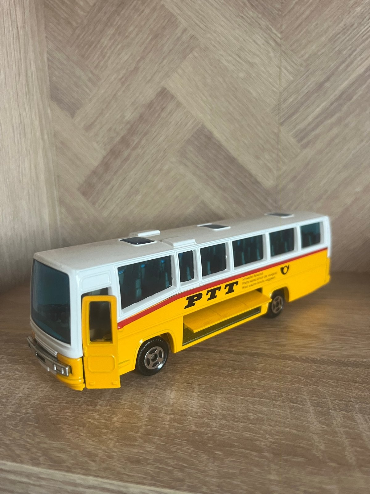 Metalen PTT bus model, Ophalen of Verzenden, Zo goed als nieuw, 1:50 of kleiner