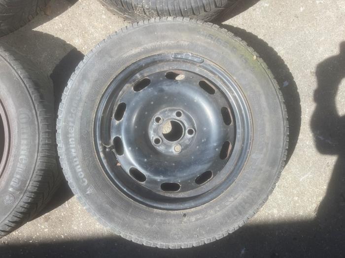 Velgen set + winterbanden van een Volkswagen Bora, Gebruikt, -, Verzenden, -