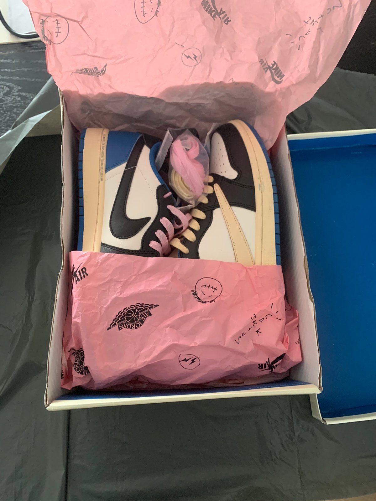 Nike jordan 1 low travis scott, Ophalen of Verzenden, Zo goed als nieuw, Jongetje of Meisje, Schoentjes