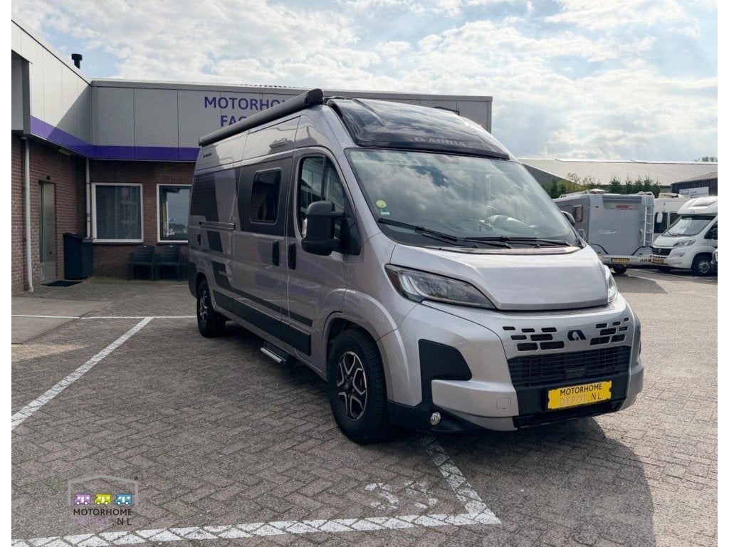 Adria Twin Supreme 600 SPB | NL+NAP | AUT 8 | Busbiker, Automaat, Buscamper of Camperbus, Tot en met 2, Raamblindering