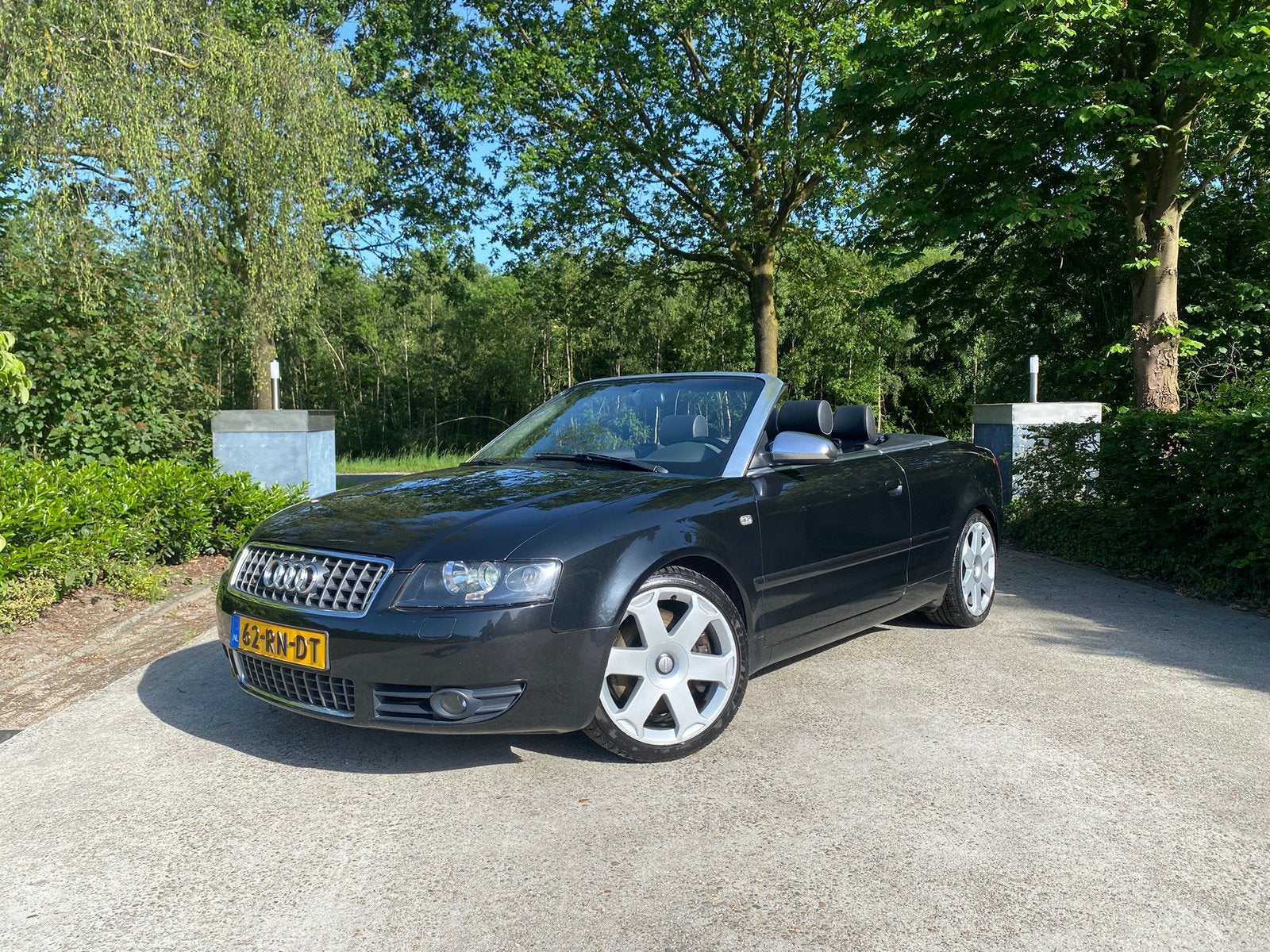 Audi S4 4.2 V8 Cabrio Quattro 253KW AUT 2004 Zwart, Auto's, Automaat, Cabriolet, 4 stoelen, Leder