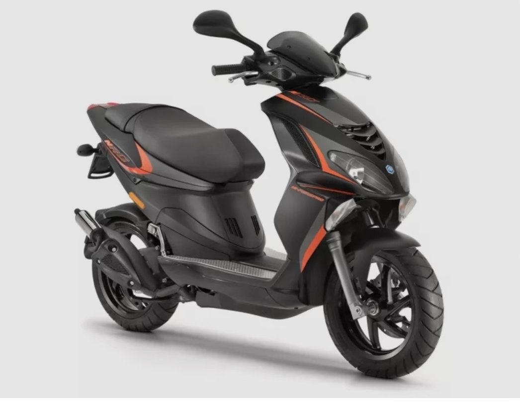 Gezocht ; Nette Piaggio NRG - Laatste Model, Fietsen en Brommers, Maximaal 45 km/u, NRG, Ophalen of Verzenden, Zo goed als nieuw