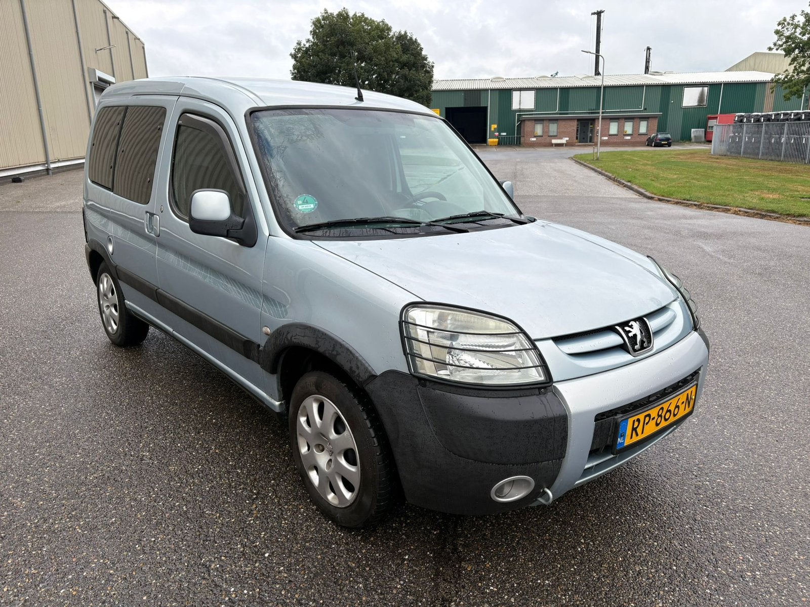 Peugeot Partner 1.6 16V XT Combi lange apk 2005 Grijs, Auto's, Peugeot, 4 cilinders, 1226 kg, Handgeschakeld, 500 kg