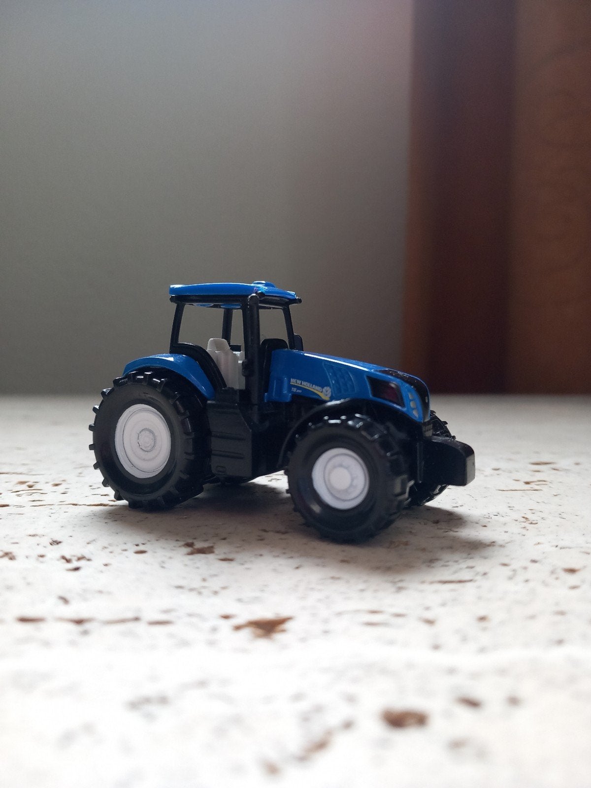 Trekker tractor New Holland T8 390 model Siku 1012, Ophalen of Verzenden, Zo goed als nieuw, Hijskraan, Tractor of Landbouw, SIKU