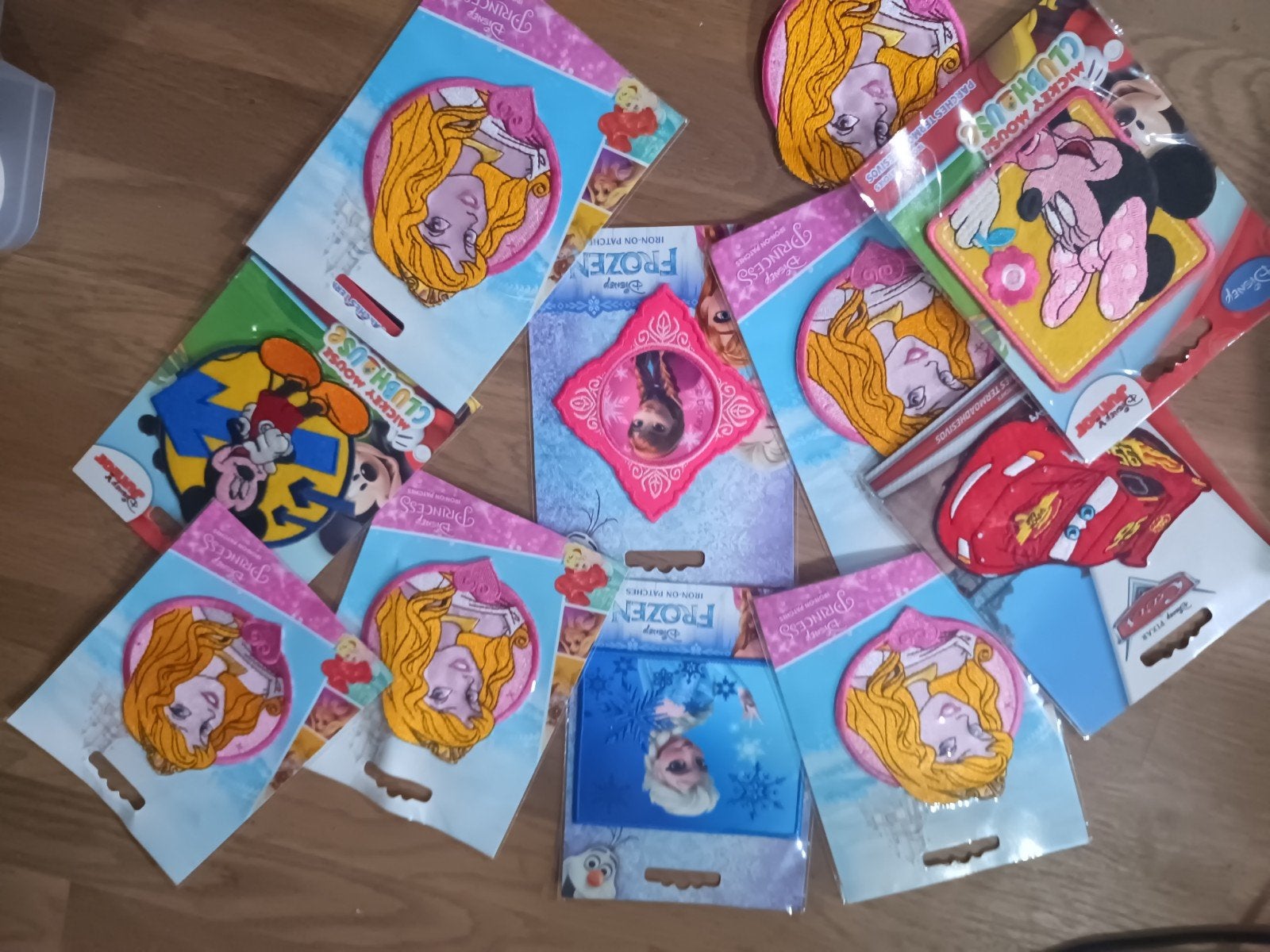 Diverse Disney Strijkpatches - Nieuw Frozen, Mickey Mouse, C, Ophalen of Verzenden, Nieuw, Overige applicaties