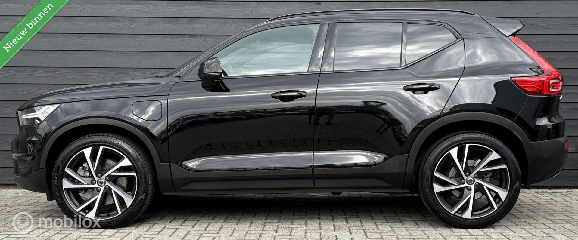 Volvo XC40 1.5 T5 Recharge 261PK R-Design Carplay/Winterpack, Auto's, Volvo, Met garantie (alle), Zwart, Plug-in hybride, Bedrijf