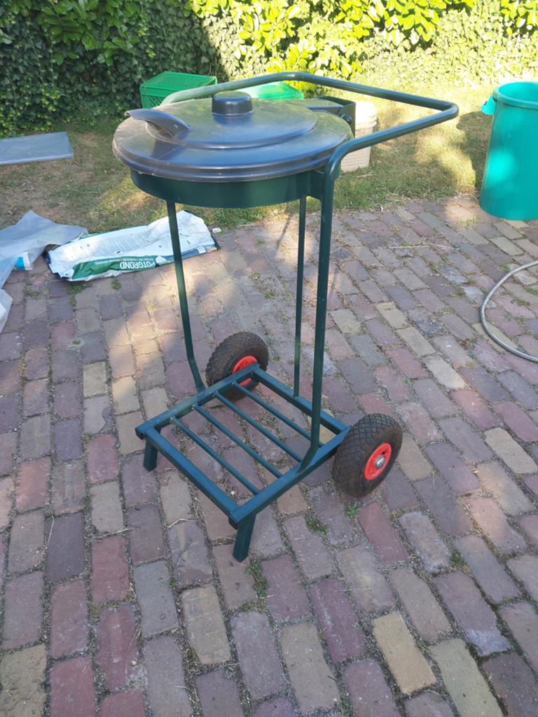 Verrijdbare vuilniszakhouder met deksel, Ophalen, Gebruikt