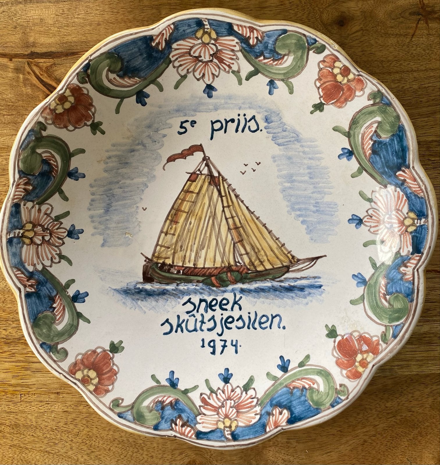 Antiek Workum Aardewerk Bord - Sneek Skûtsjesilen 1974, Ophalen