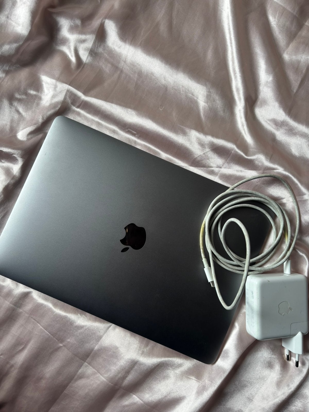 Macbook Pro - 13 inch - Touchbar & Fingerprint, 256 GB, 2 tot 3 Ghz, Qwerty, 13 inch